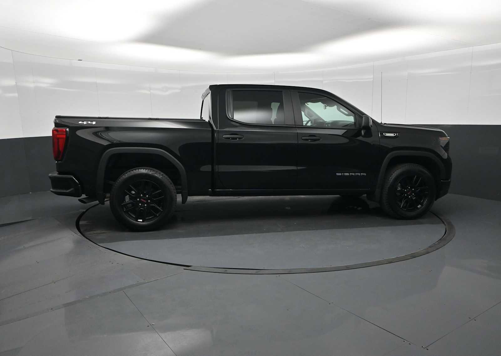 Used 2025 GMC Sierra 1500 Pro w/ Graphite Edition image 9