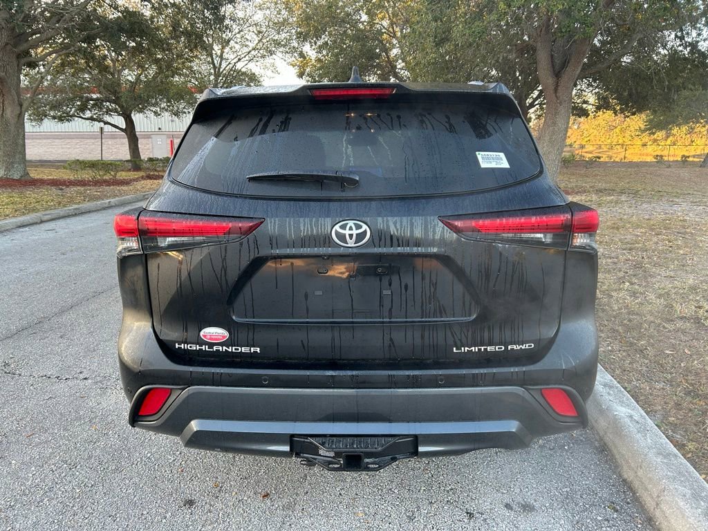 Certified 2025 Toyota Highlander Limited image 4
