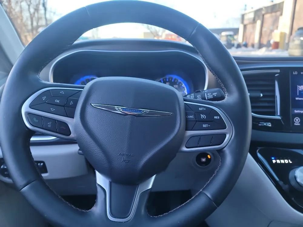 Used 2017 Chrysler Pacifica Touring-L Plus image 14