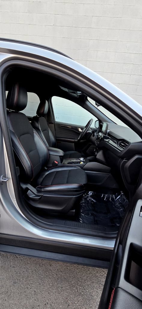 Used 2023 Ford Escape ST-Line Select AWD/4WD image 11