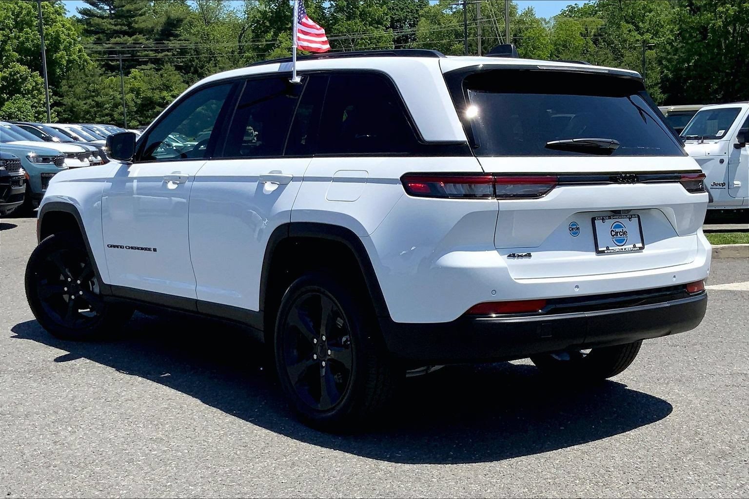 Certified 2024 Jeep Grand Cherokee Altitude AWD/4WD image 10