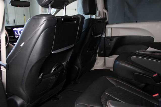 Used 2018 Chrysler Pacifica Touring-L Plus w/ Tire & Wheel Group FWD image 25
