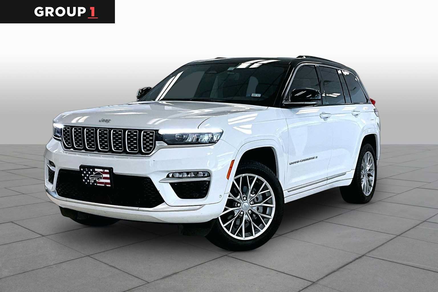 Used 2025 Jeep Grand Cherokee Summit w/ MOPAR Finishing Package AWD/4WD image 1
