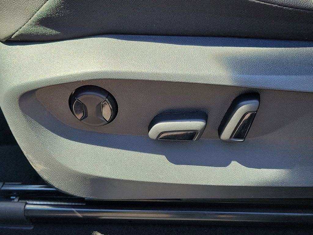 Used 2023 Volkswagen Tiguan SE R-Line image 19