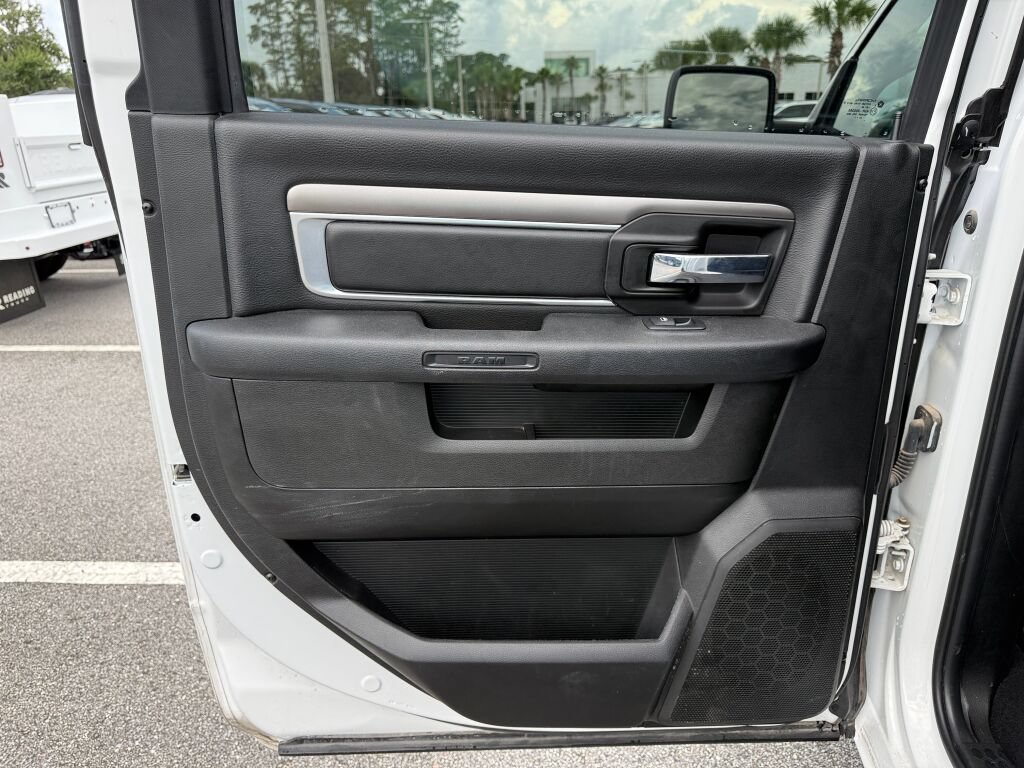 Used 2024 RAM 1500 Warlock RWD image 9