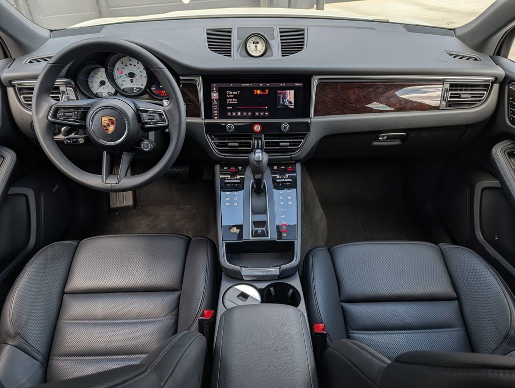 Used 2025 Porsche Macan T image 11