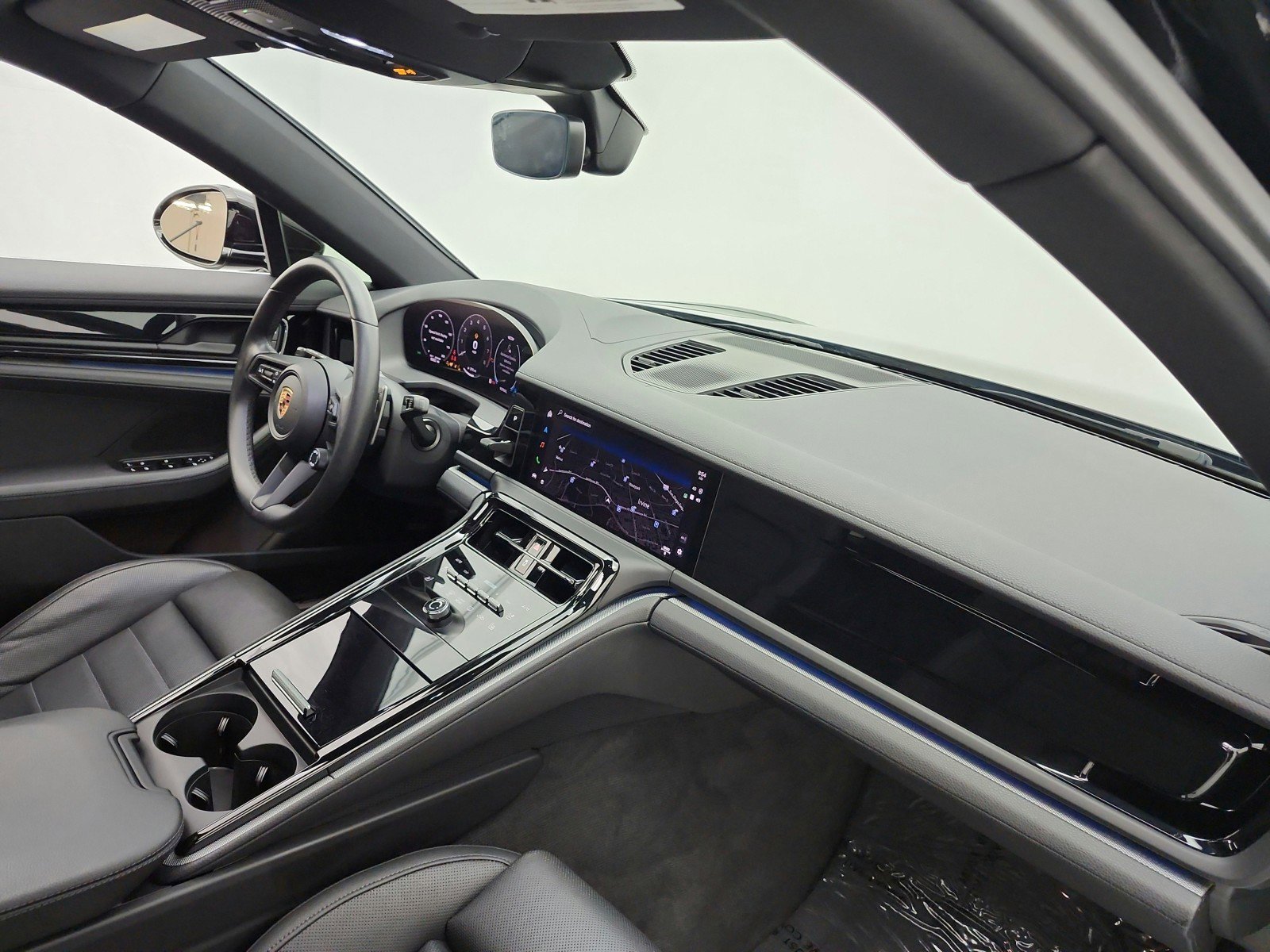 Used 2025 Porsche Panamera image 18