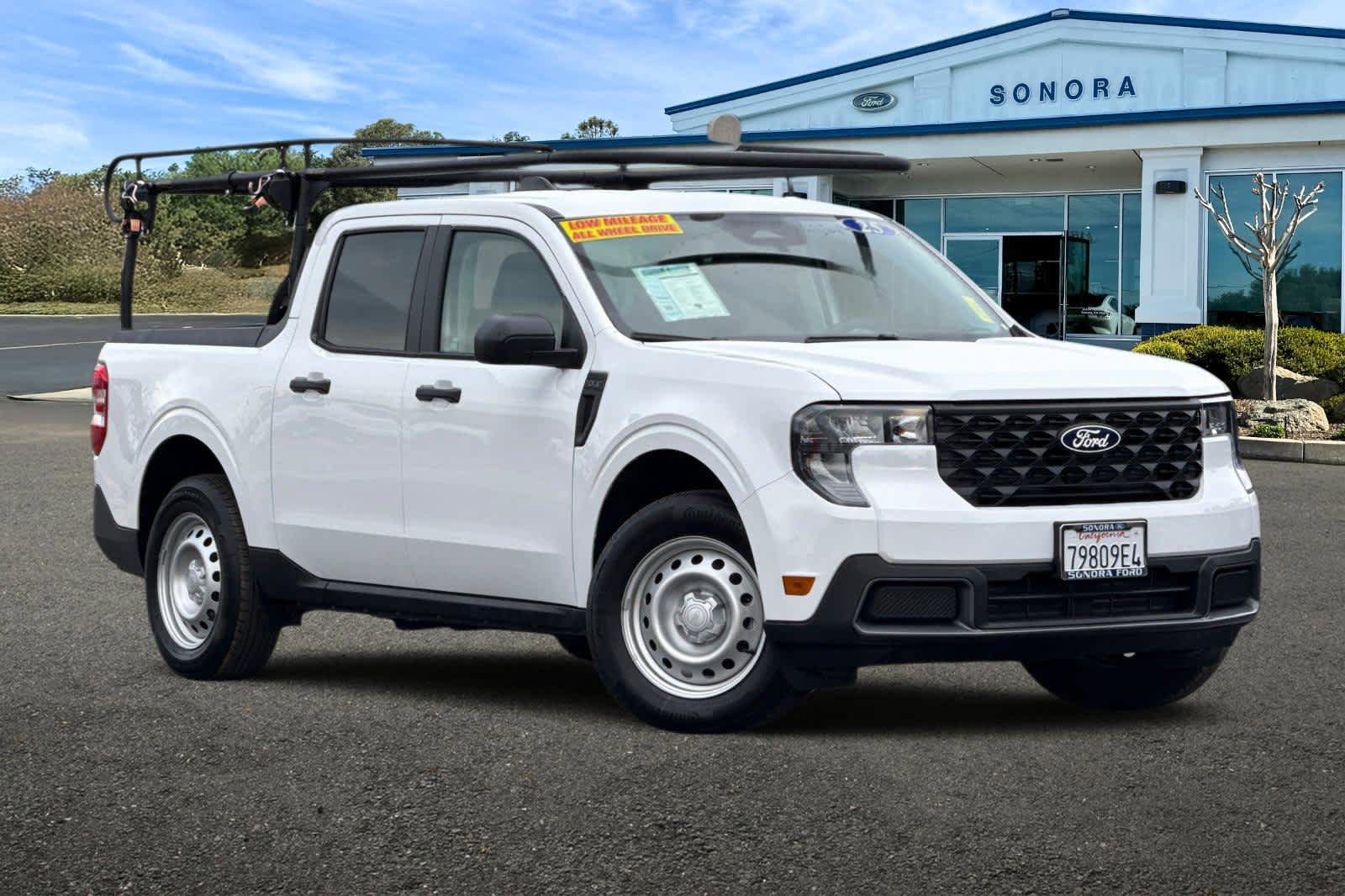 Used 2025 Ford Maverick XLT w/ Equipment Group 302A AWD/4WD image 2