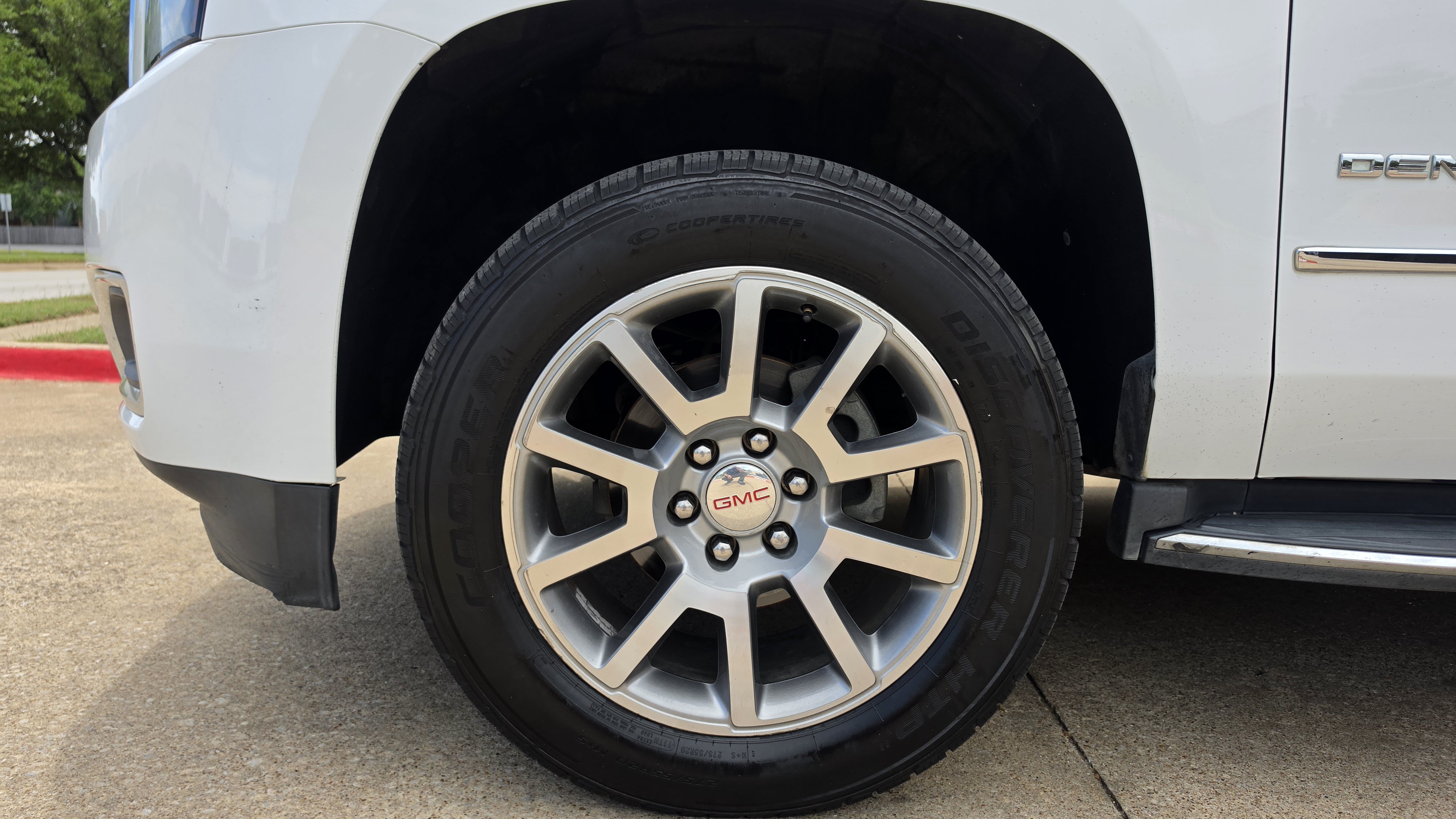 Used 2018 GMC Yukon Denali RWD image 13