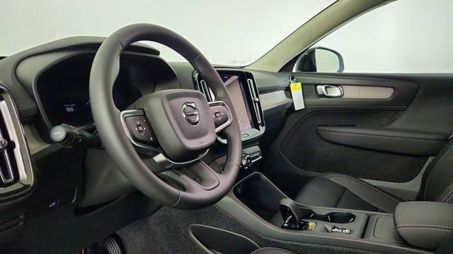 New 2026 Volvo XC40 B5 Core w/ Climate Package AWD/4WD image 12