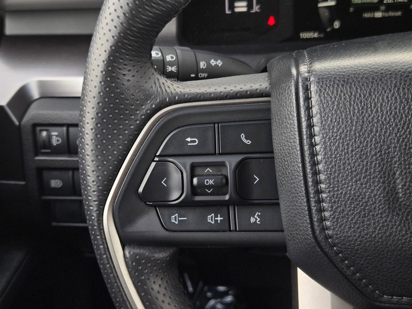 Used 2025 Toyota 4Runner SR5 AWD/4WD image 21