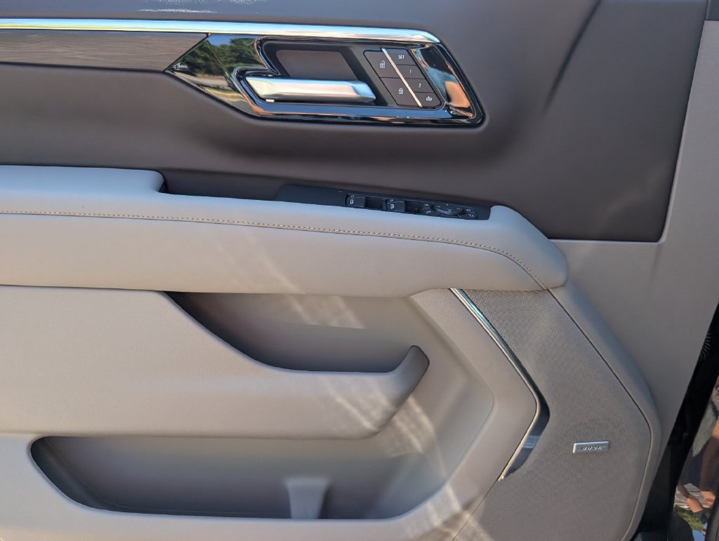 New 2027 Chevrolet Suburban LT w/ Comfort Package RWD image 15