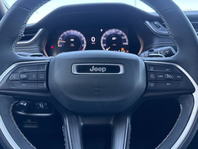 Used 2023 Jeep Grand Cherokee Altitude AWD/4WD image 23
