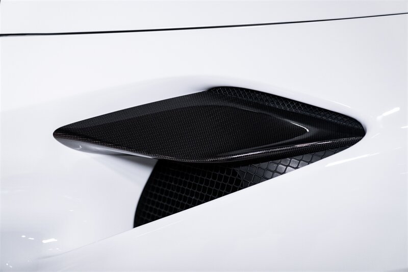 Used 2021 Ferrari F8 Tributo RWD image 21