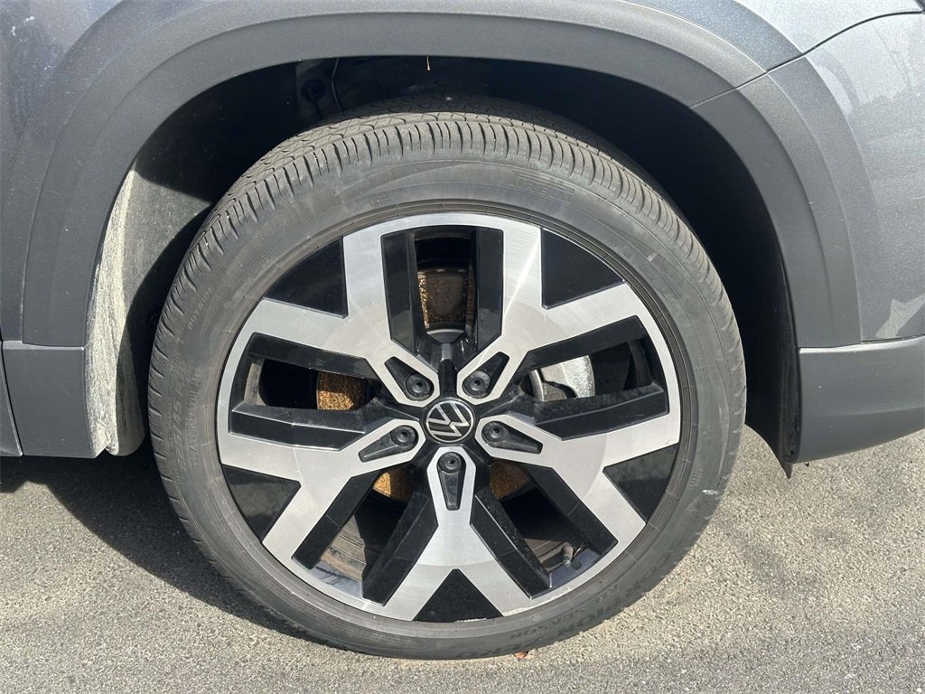 Used 2022 Volkswagen Taos SEL w/ Panoramic Sunroof Package image 11