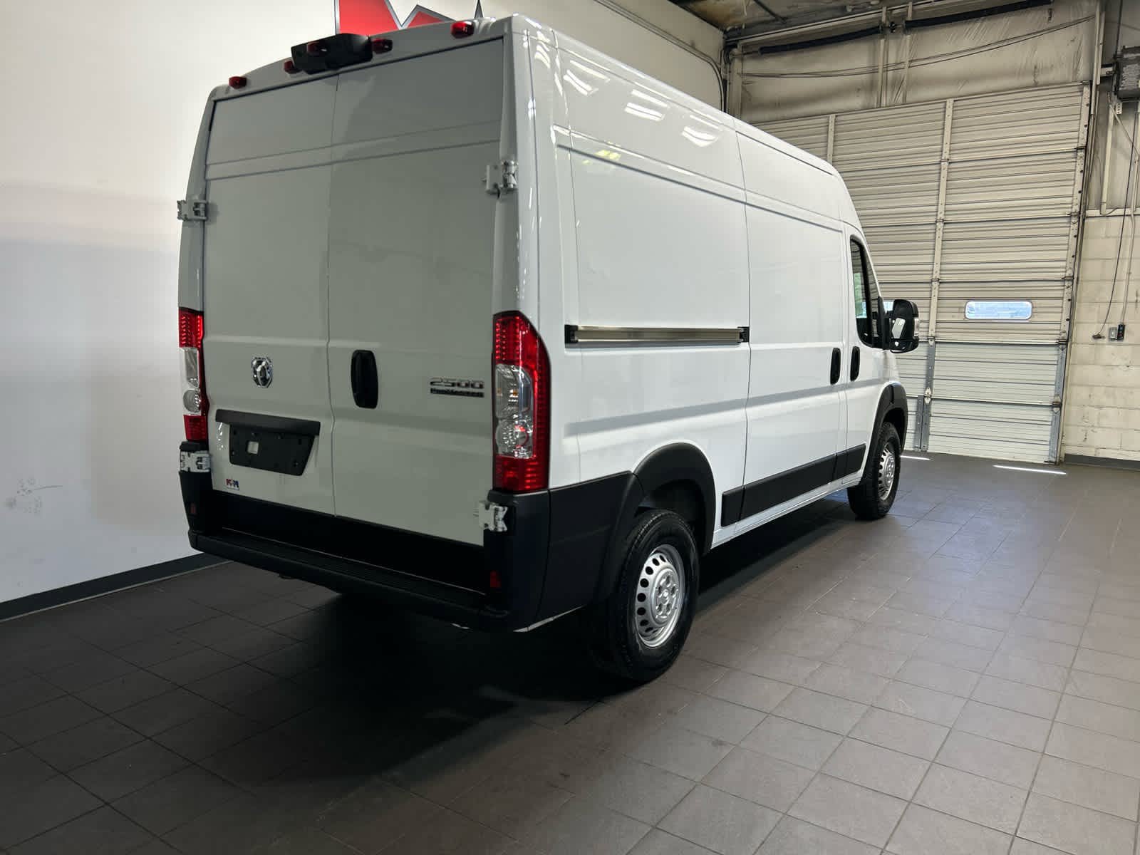 Used 2024 RAM ProMaster 2500 w/ Convenience Group FWD image 3