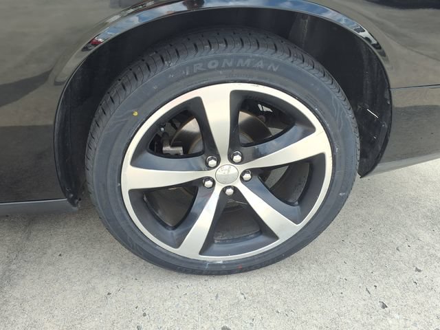 Used 2014 Dodge Challenger R/T RWD image 25