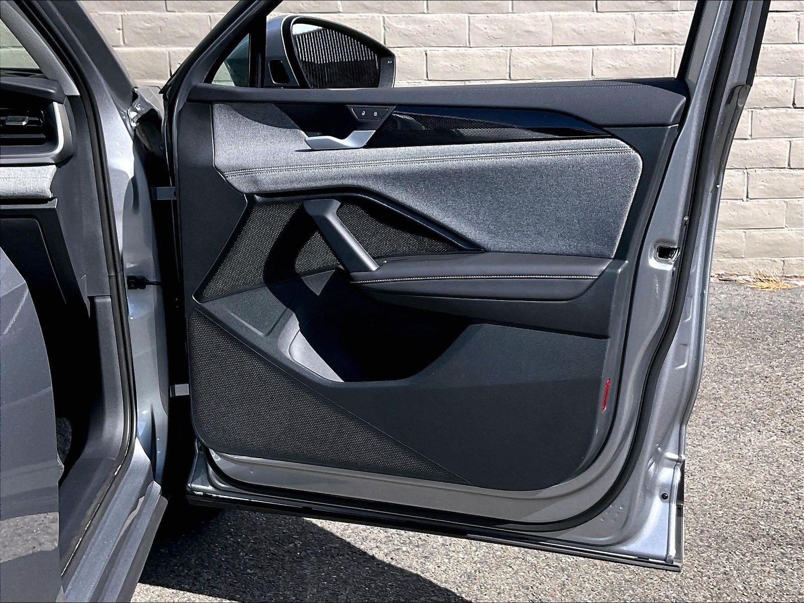 Certified 2025 Volkswagen Tiguan S FWD image 22