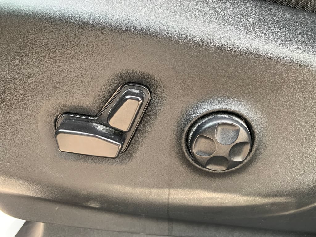 Used 2025 Chrysler Pacifica Limited FWD image 17