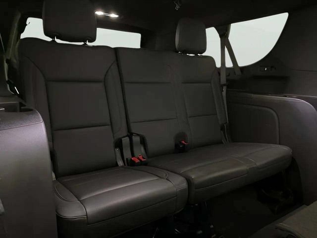 Used 2025 Chevrolet Suburban LT RWD image 24