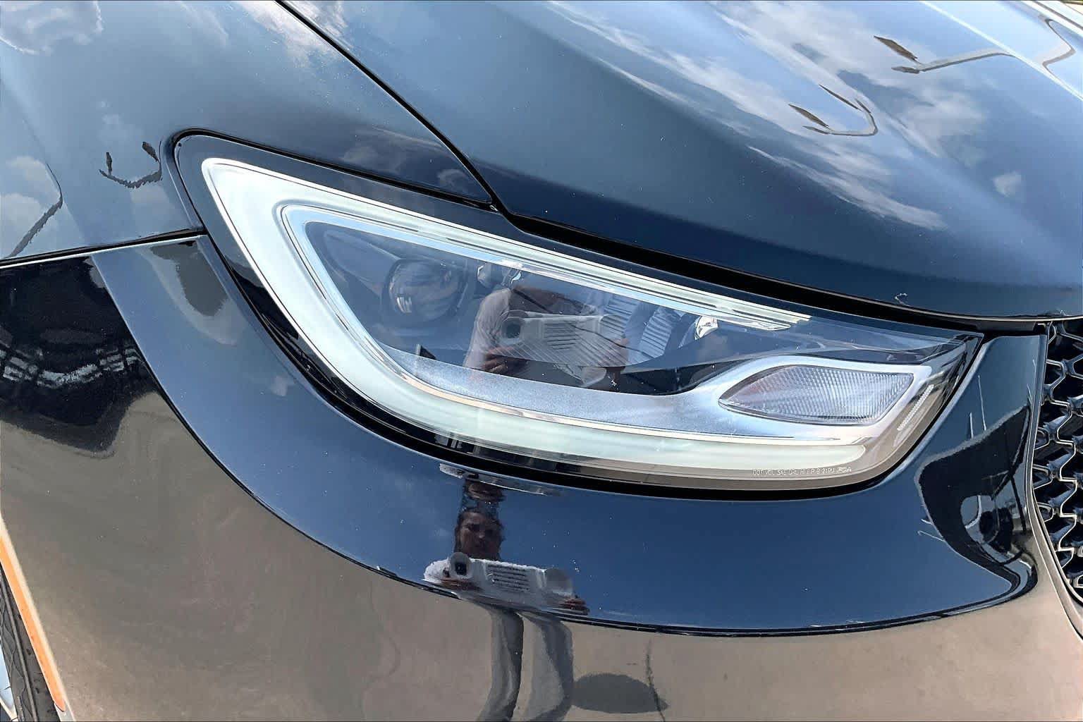 Used 2025 Chrysler Pacifica Limited FWD image 25