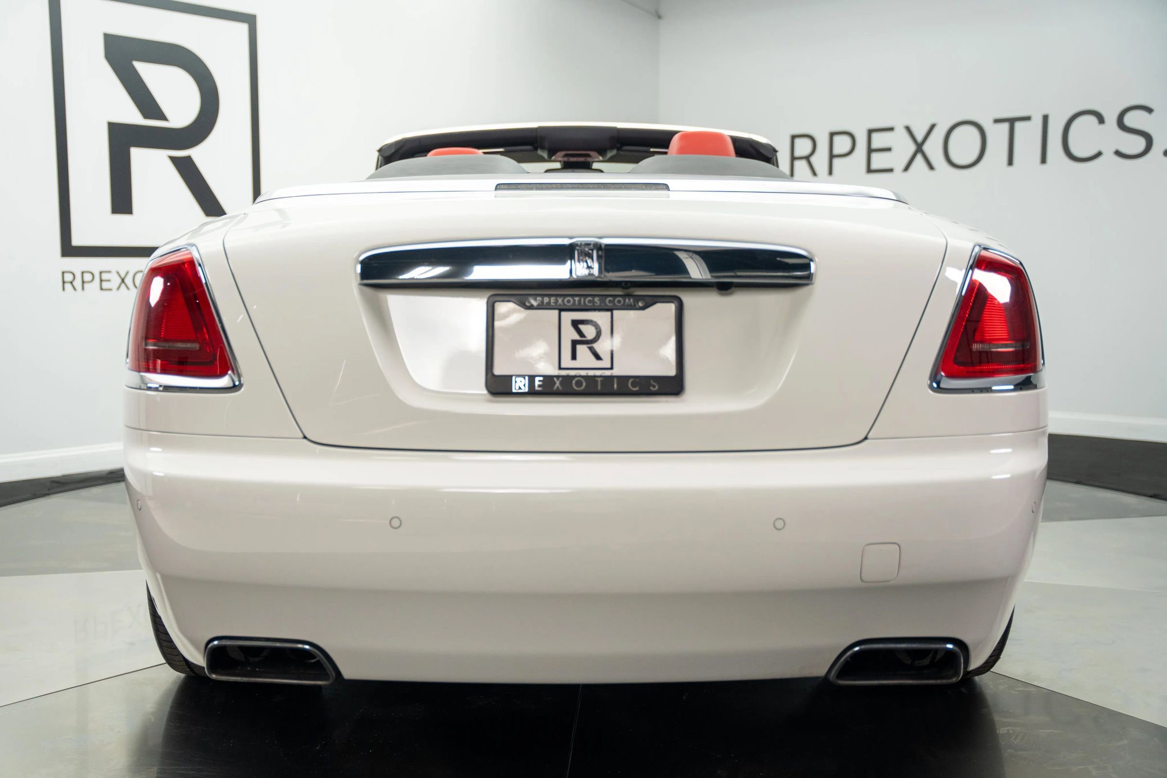 Used 2017 Rolls-Royce Dawn image 28