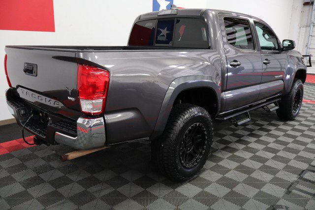 Used 2017 Toyota Tacoma SR5 w/ Tow Package RWD image 18