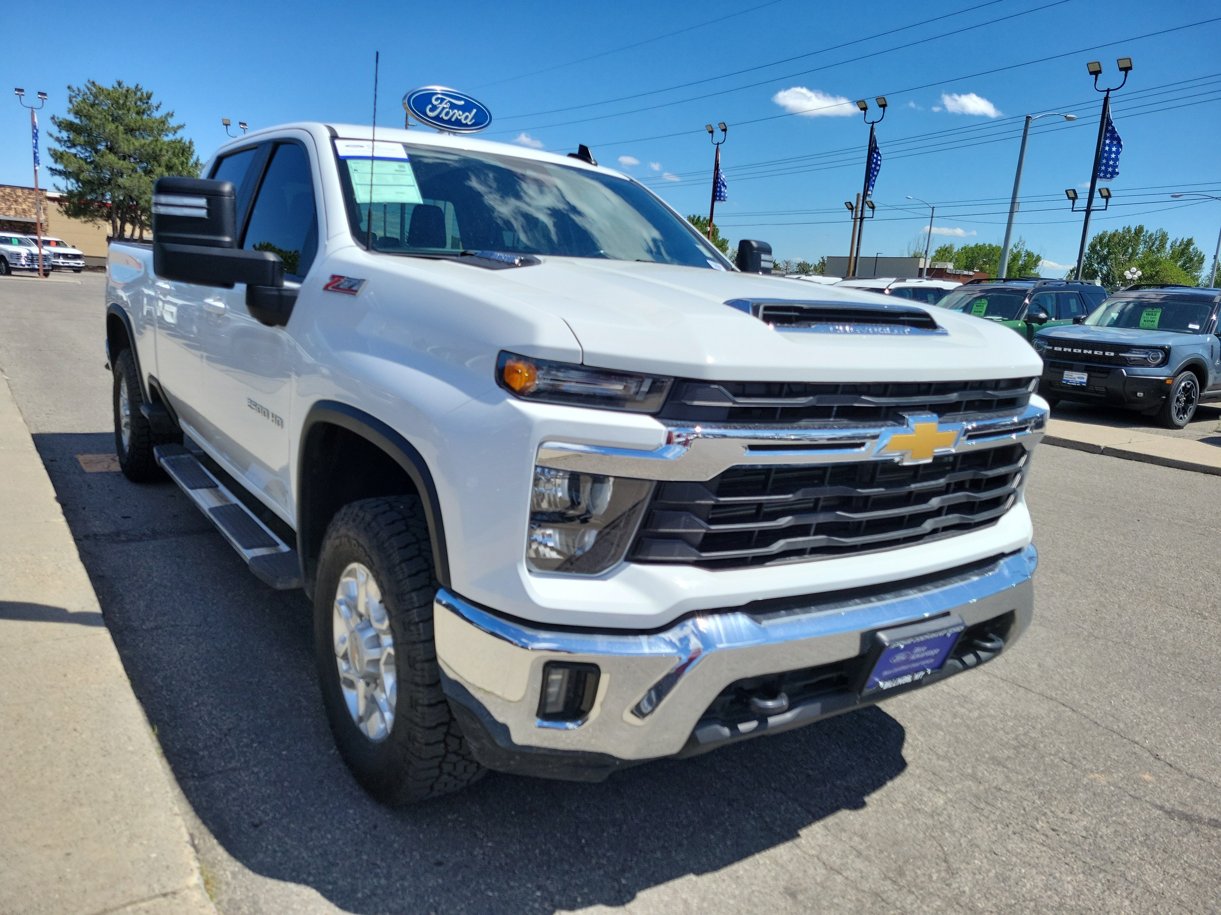 Used 2024 Chevrolet Silverado 2500 LT AWD/4WD image 6