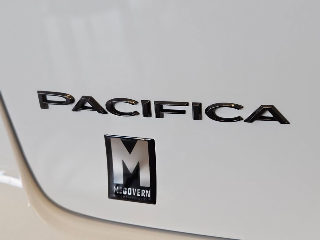 New 2025 Chrysler Pacifica Select w/ Fav Edition Package FWD image 9