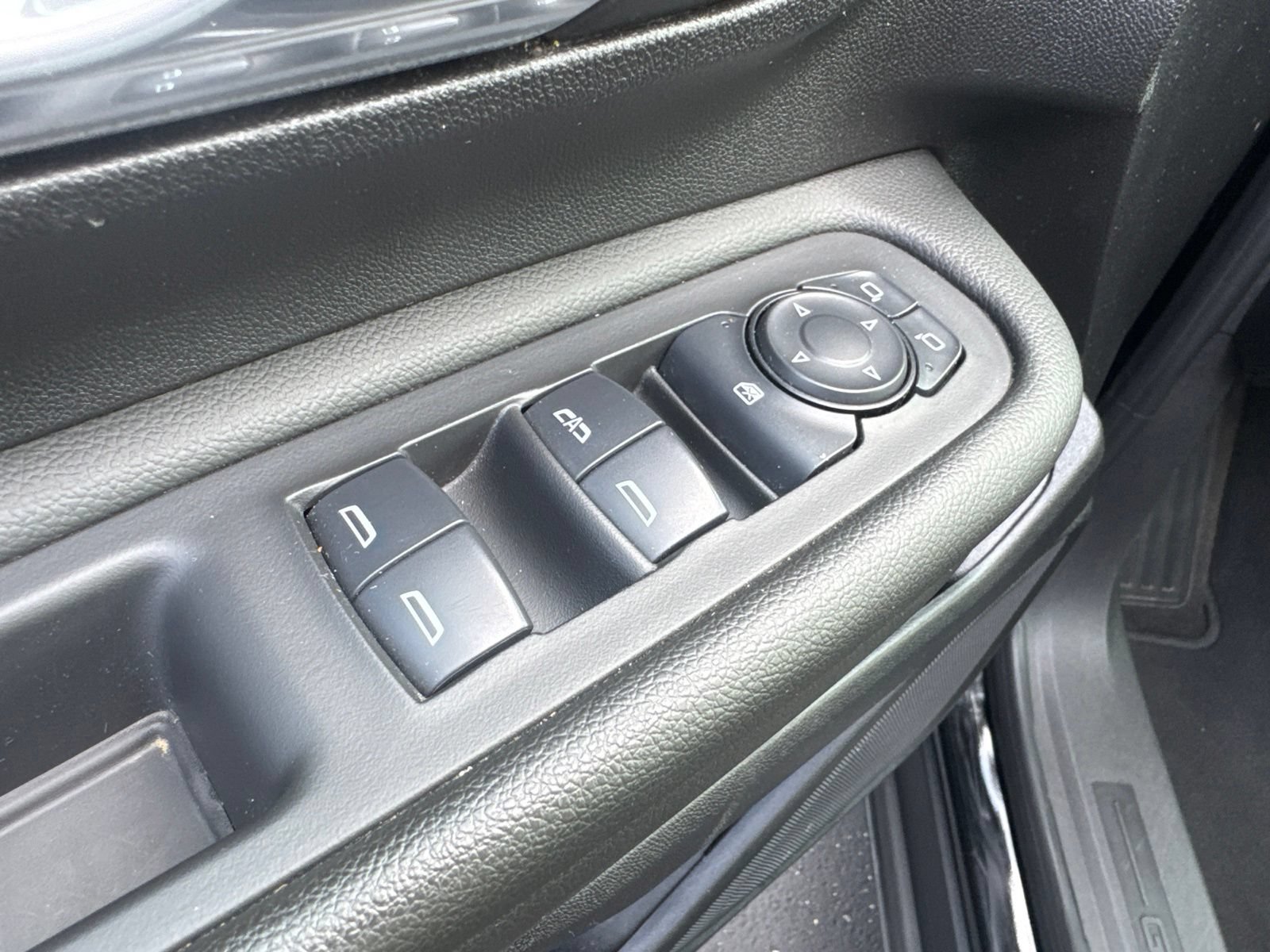 Used 2024 GMC Terrain SLE AWD/4WD image 15