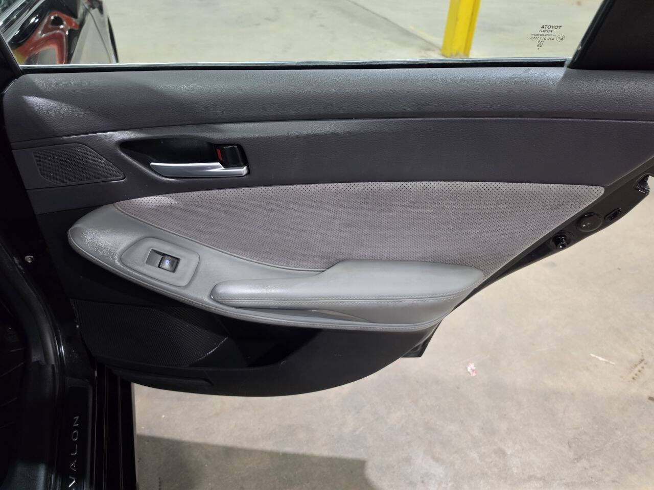 Used 2019 Toyota Avalon XSE w/ All Weather Liner Package FWD image 30
