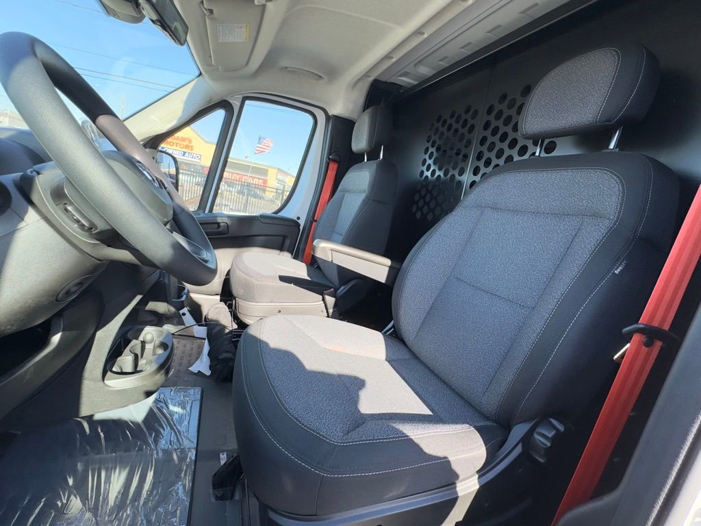 Used 2025 RAM ProMaster 2500 w/ Premium Convenience Group FWD image 18
