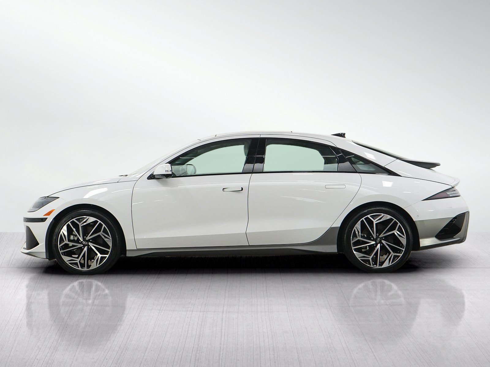 Used 2024 Hyundai Ioniq 6 Limited AWD/4WD image 2
