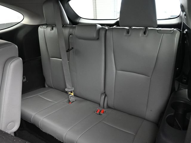 Used 2021 Toyota Highlander XLE FWD image 25