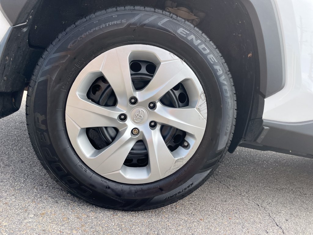 Certified 2023 Toyota RAV4 LE AWD/4WD image 12