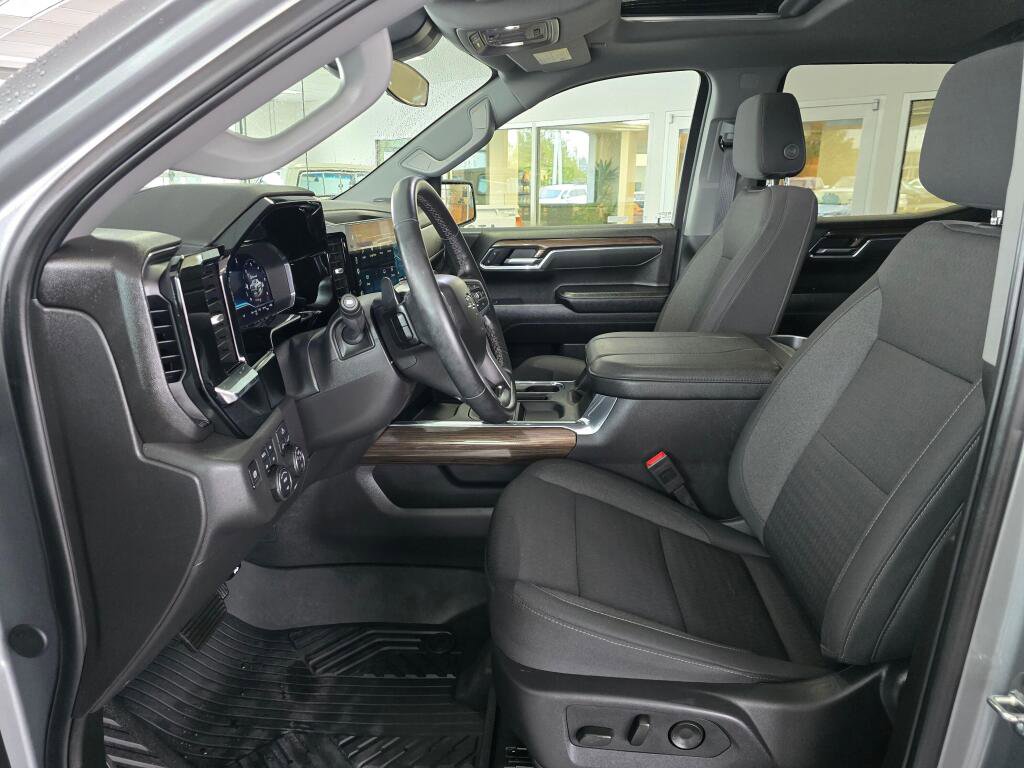 Used 2025 Chevrolet Silverado 1500 LT Trail Boss w/ Convenience Package II AWD/4WD image 24