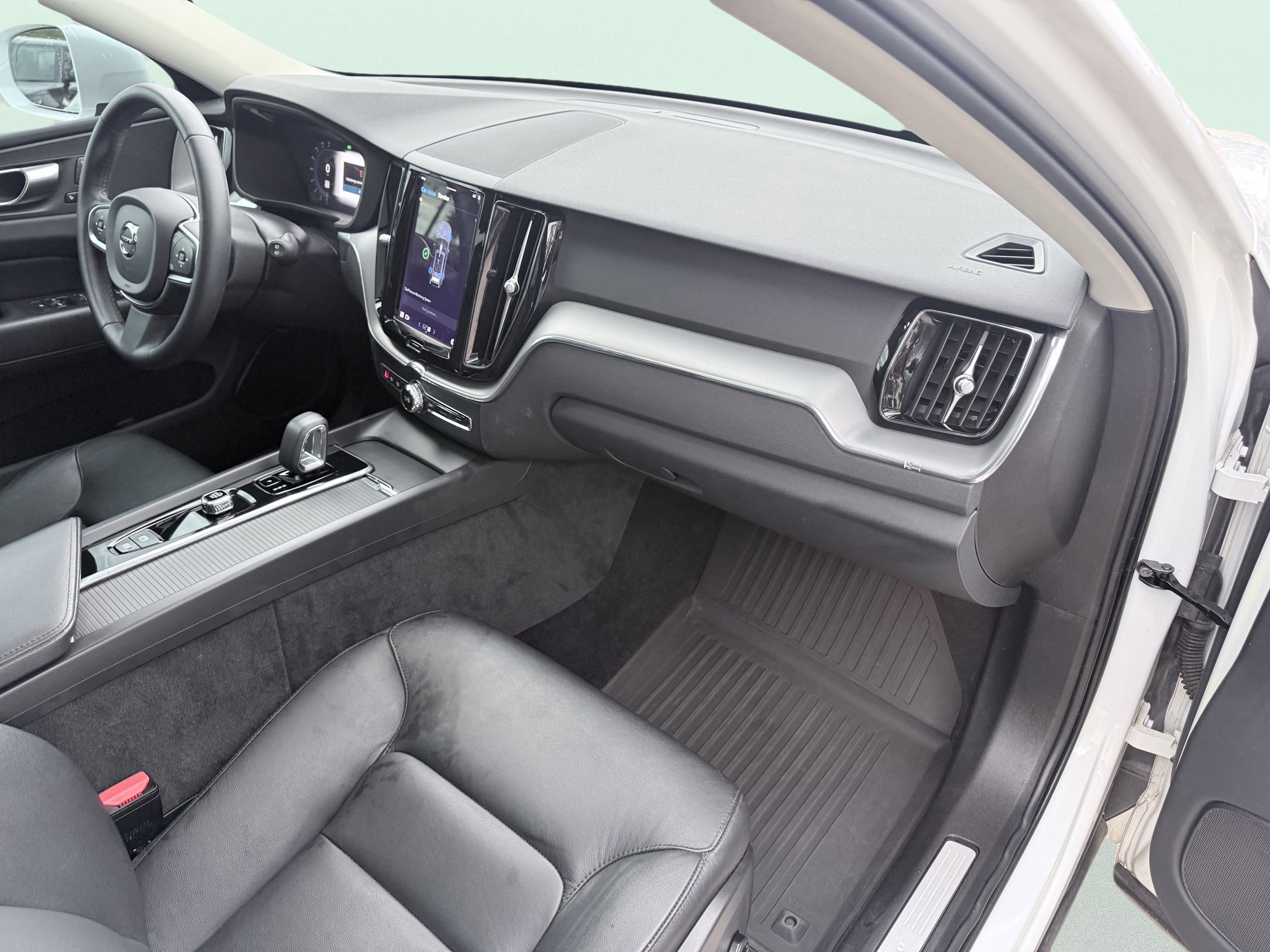 Used 2023 Volvo XC60 B5 Core image 50