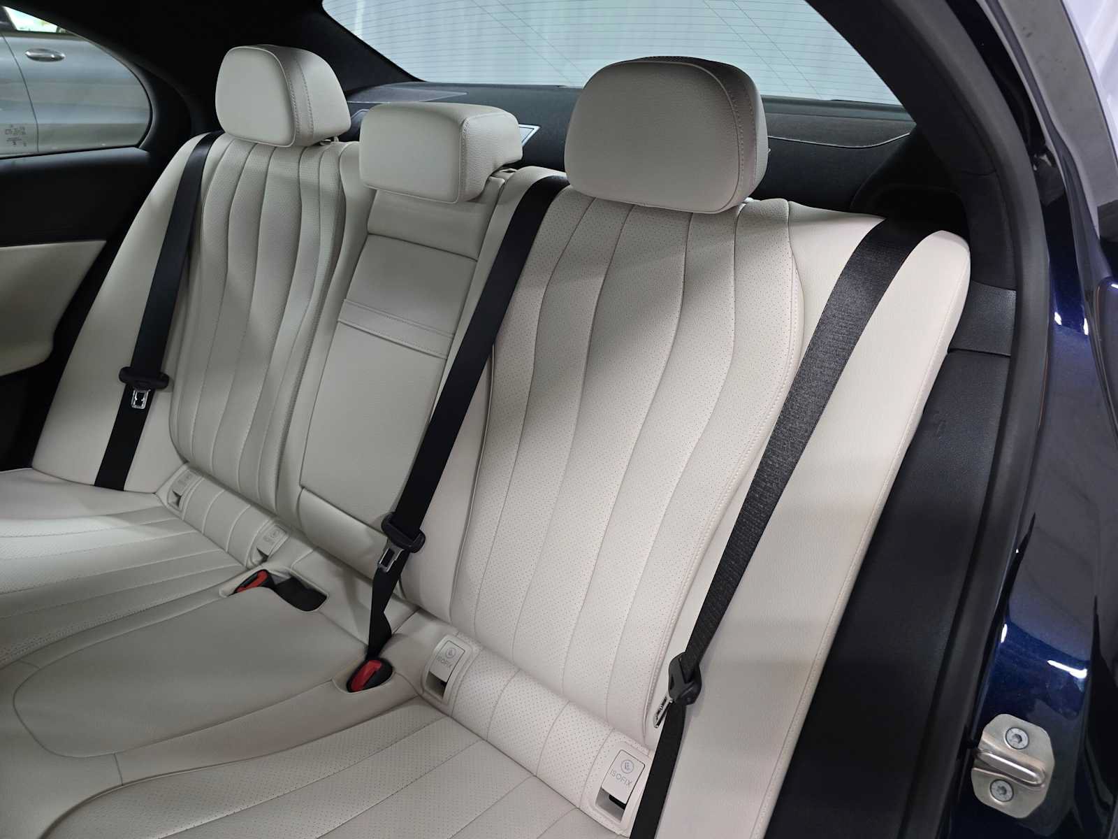 New 2027 Mercedes-Benz E 350 4MATIC Sedan image 17