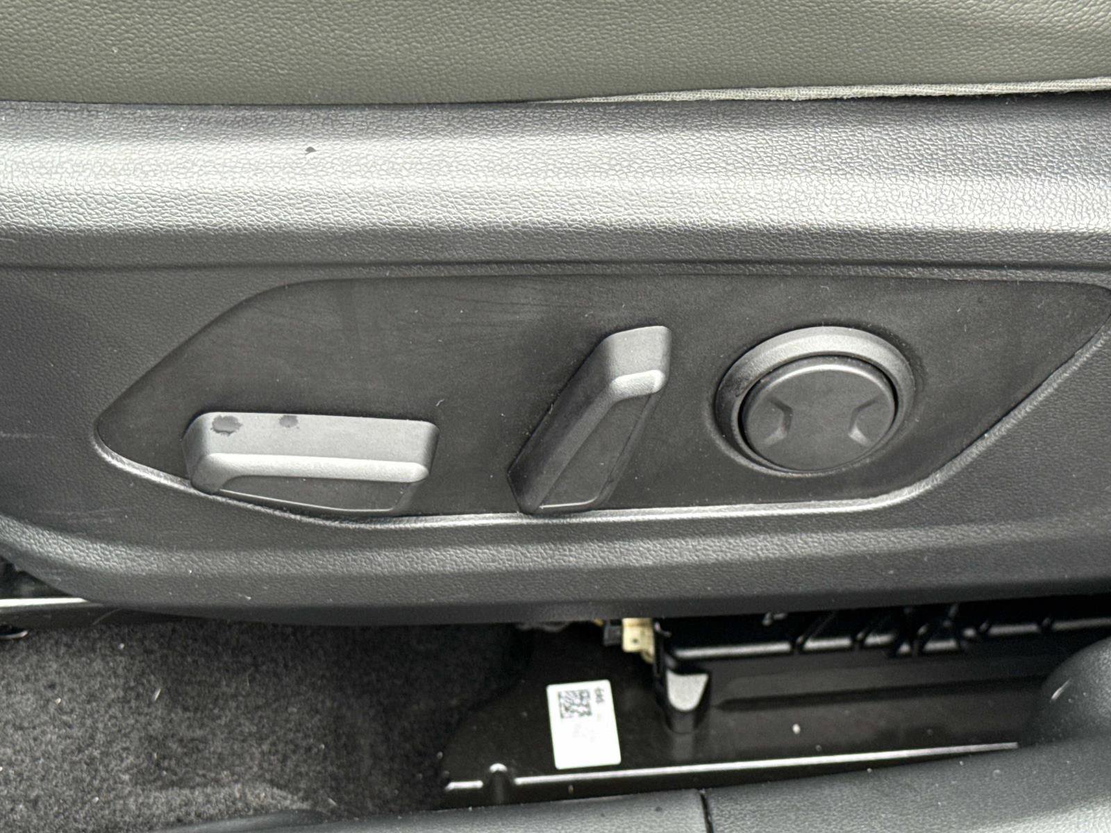 Used 2022 Hyundai Santa Cruz Limited image 16