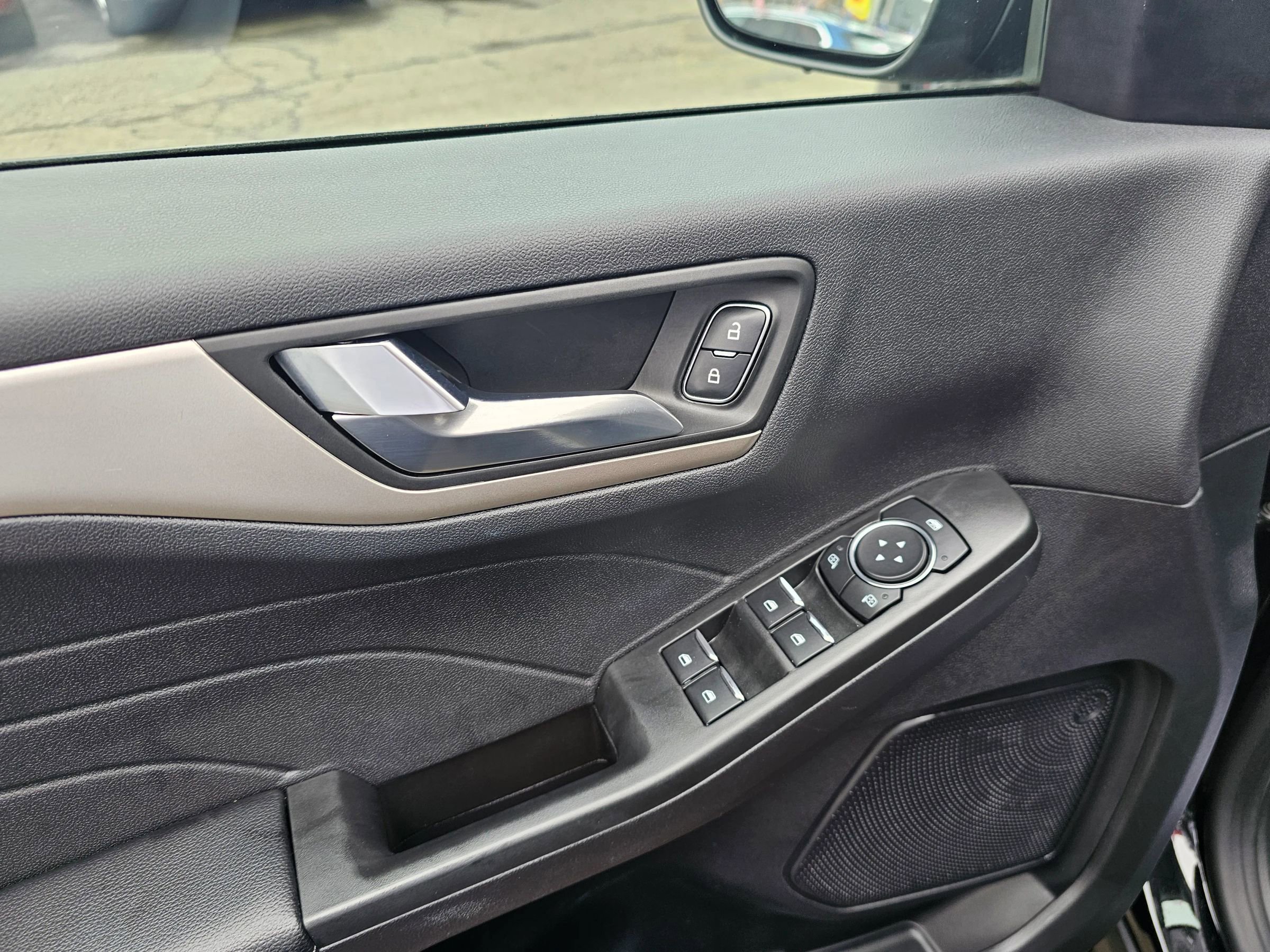 Used 2022 Ford Escape SEL image 31