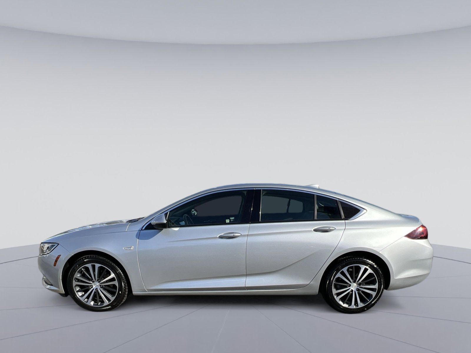 Used 2018 Buick Regal Essence w/ Driver Confidence Package #1 image 6