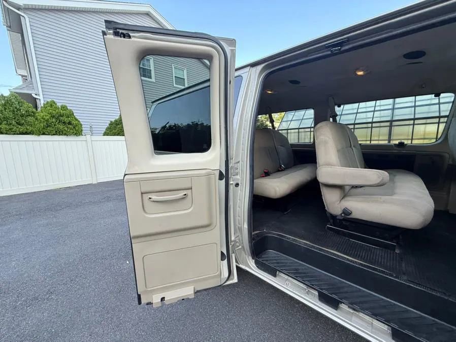 Used 2013 Ford E-350 and Econoline 350 XLT image 23