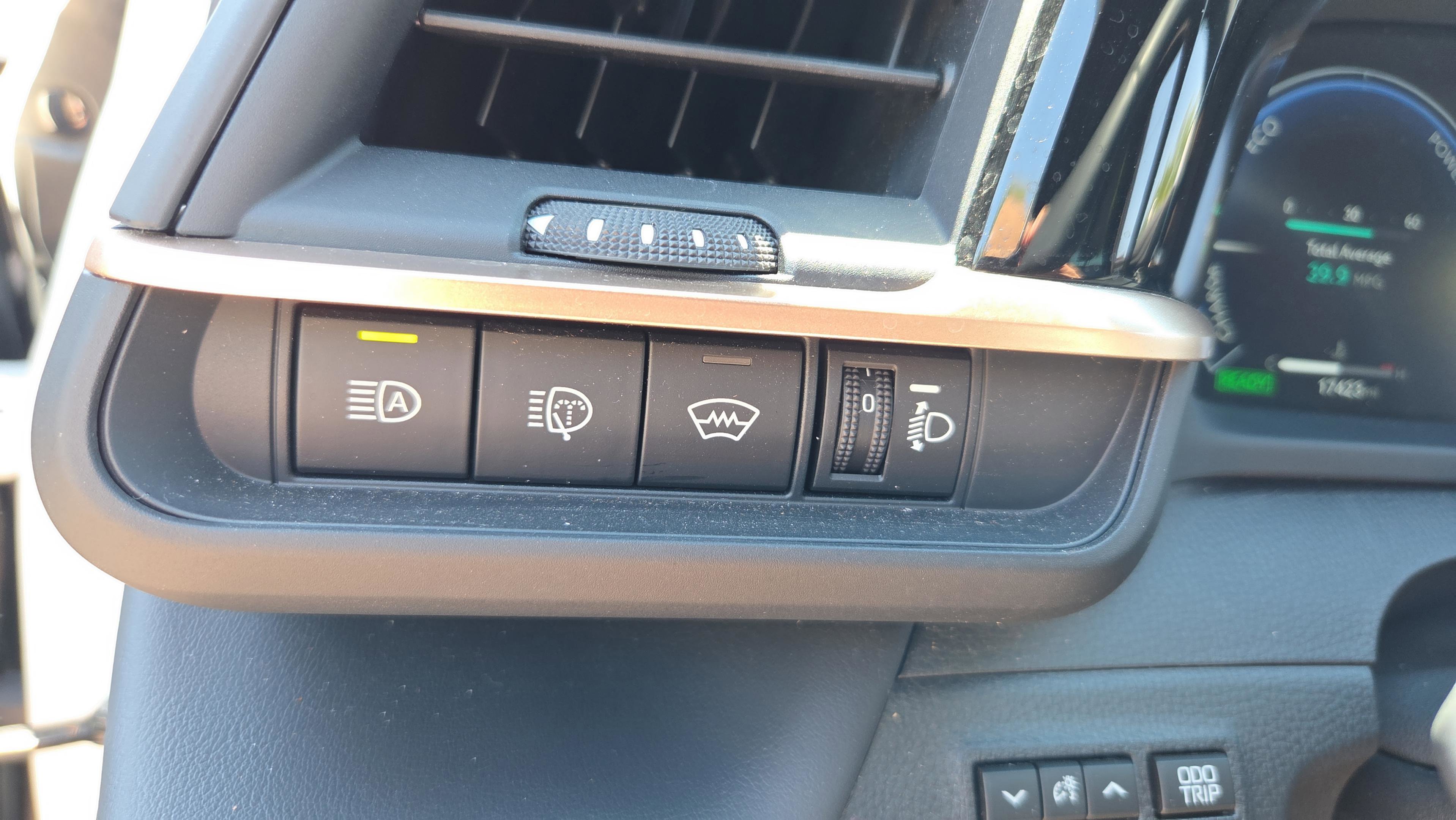 Certified 2025 Toyota Crown Signia AWD/4WD image 19
