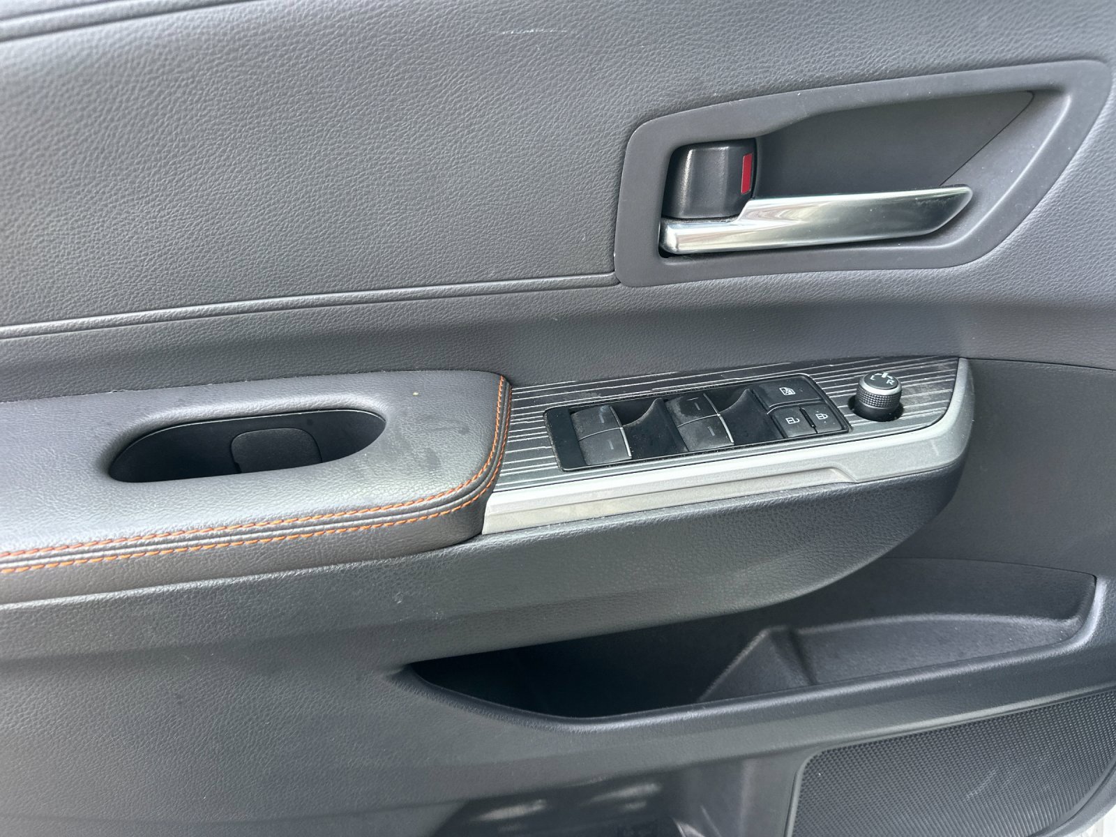 Used 2022 Toyota Sienna XSE image 10