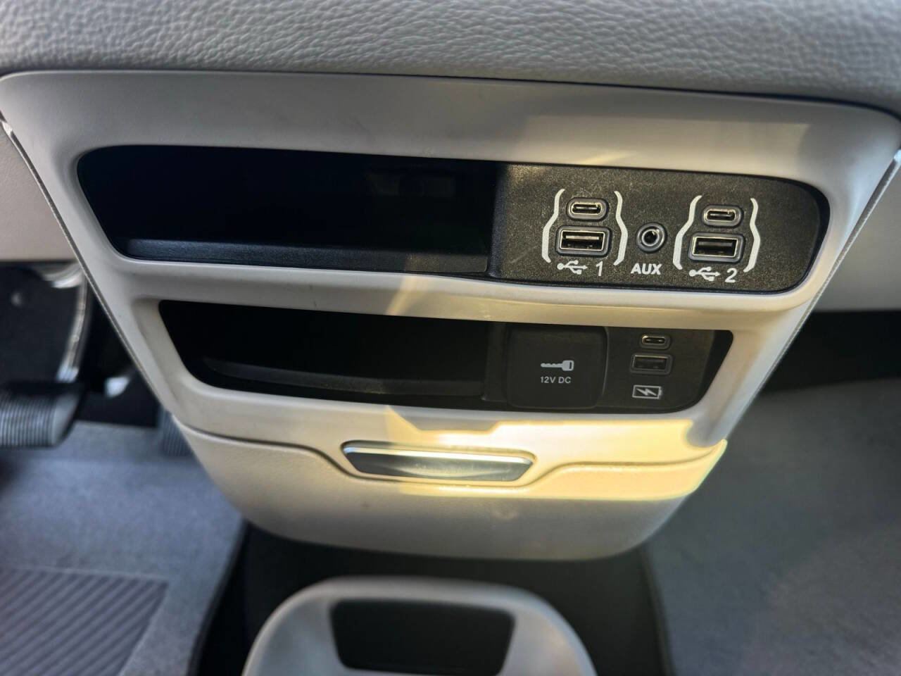Used 2022 Chrysler Pacifica Touring-L image 28