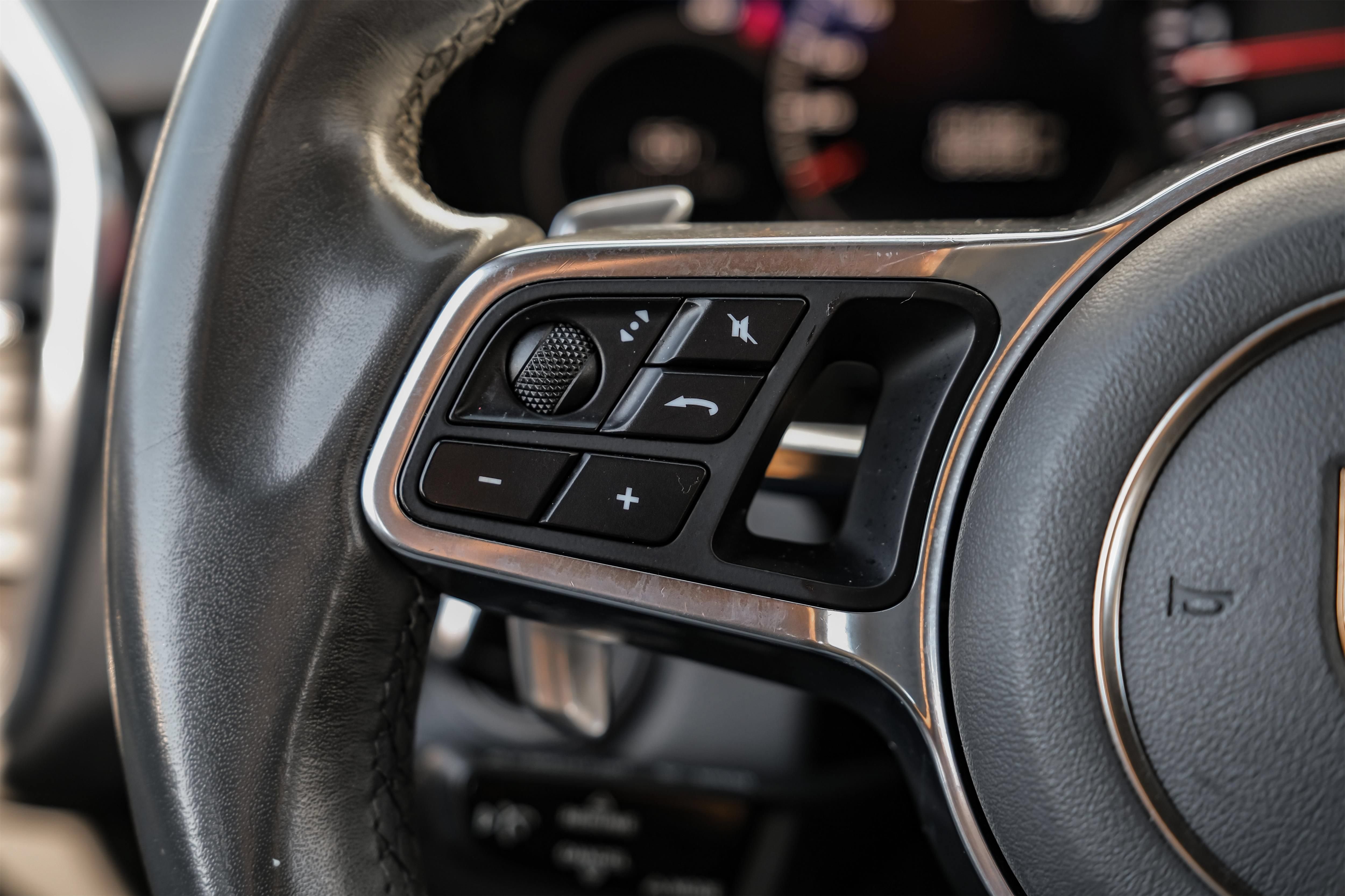 Used 2019 Porsche Cayenne AWD/4WD image 15