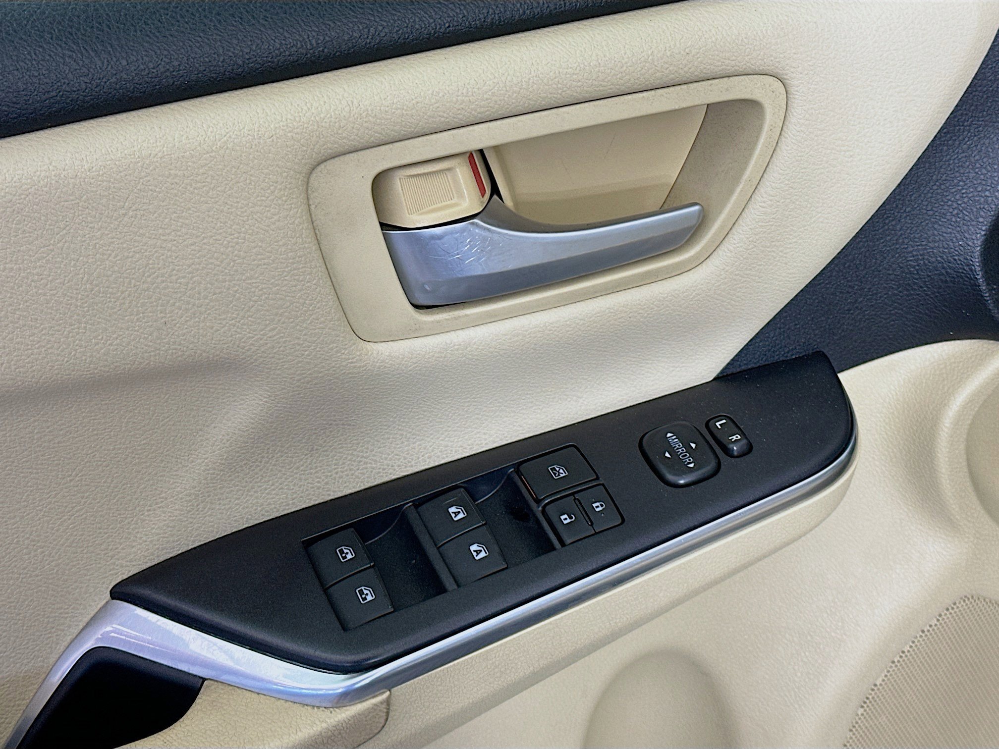 Used 2017 Toyota Camry LE w/ Protection Package (Q2) FWD image 15