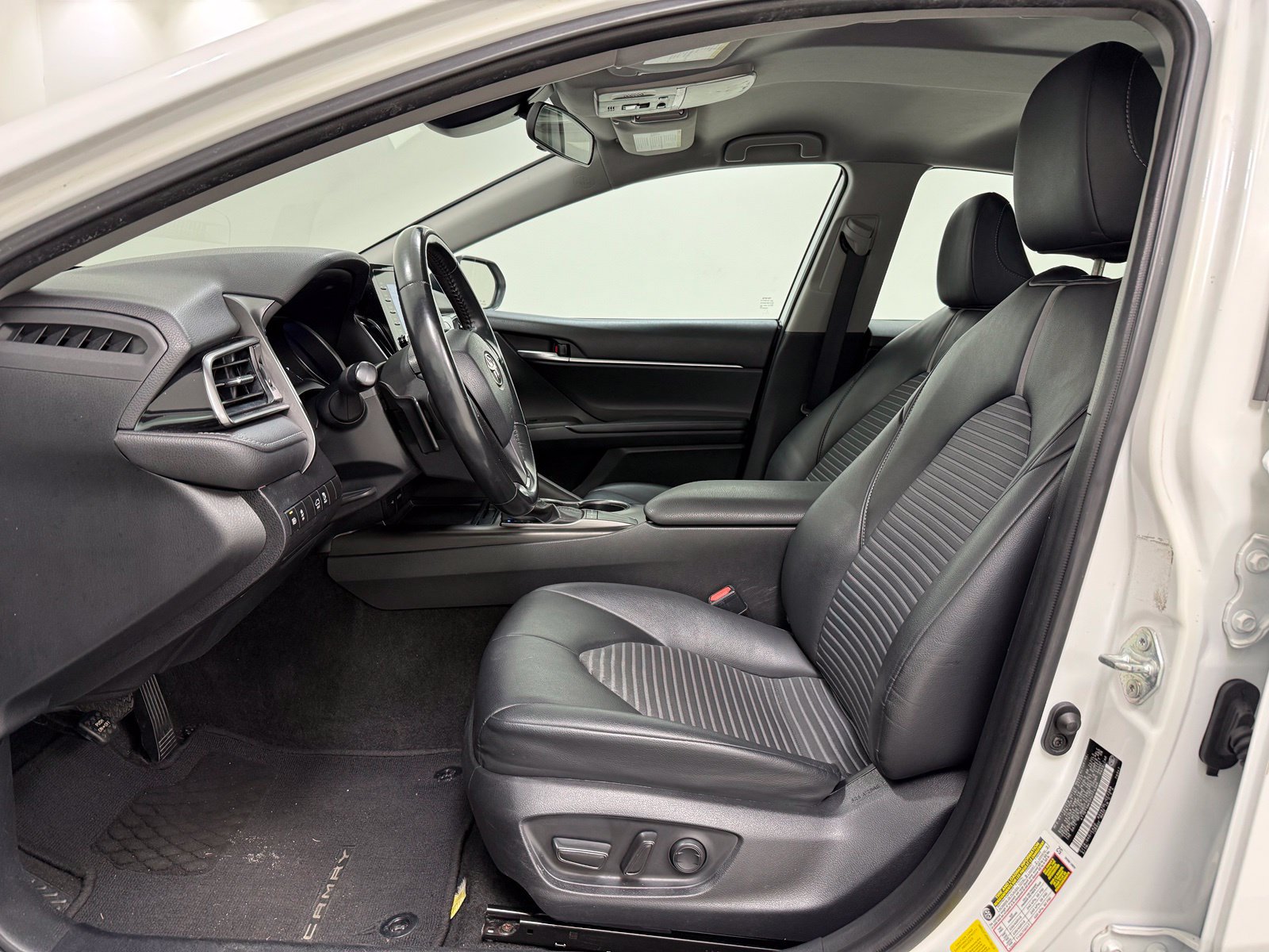 Used 2023 Toyota Camry SE FWD image 14