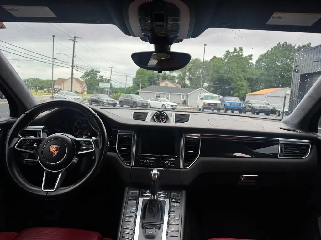 Used 2015 Porsche Macan Turbo w/ Sport Chrono Package AWD/4WD image 9