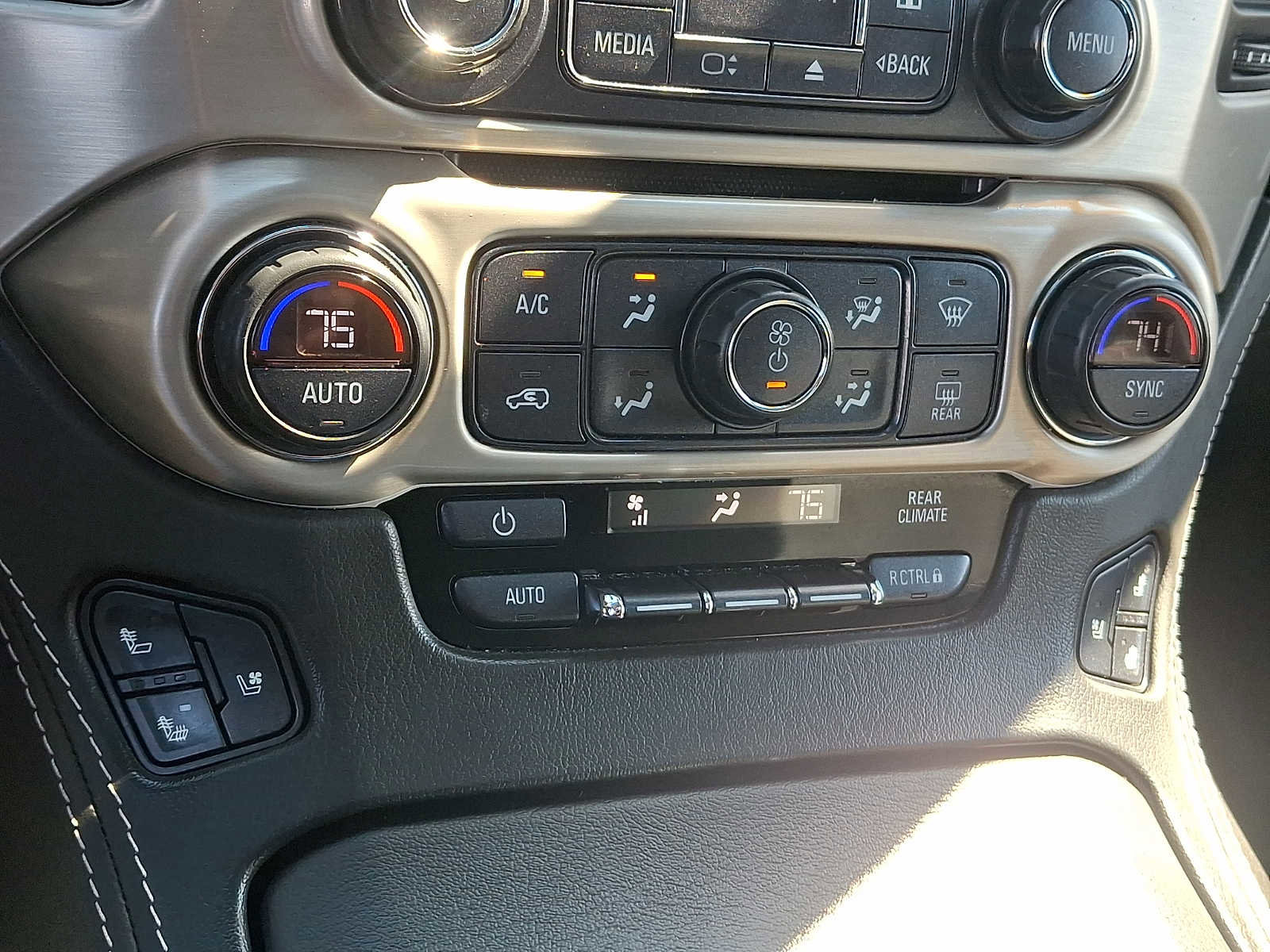 Used 2020 GMC Yukon XL Denali w/ Denali Premium Package image 18